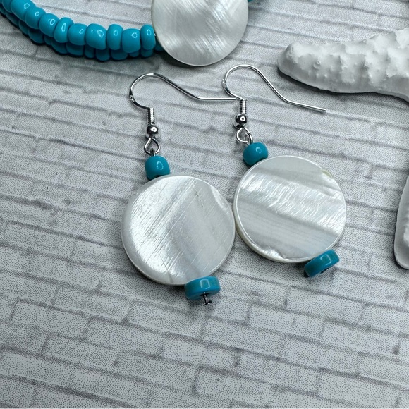 Turquoise Mother of Pearl Earrings & Bracelet - Picture 4 of 9